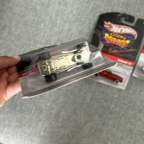 2009 Hot wheels bundle three includes two Wayne’s Garage and one Phil’s Garage - Picture 5 of 10